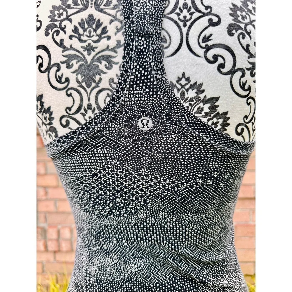 EUC Lululemon Cool Racerback Tank Top Black White Floral Print Size 2-4 - Image 4