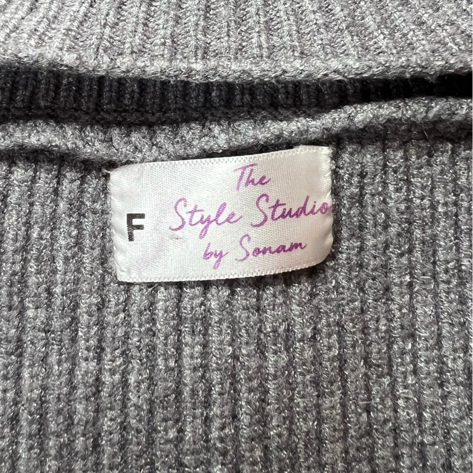 Turtleneck
Sweater Topper‎ Size one size - Image 2