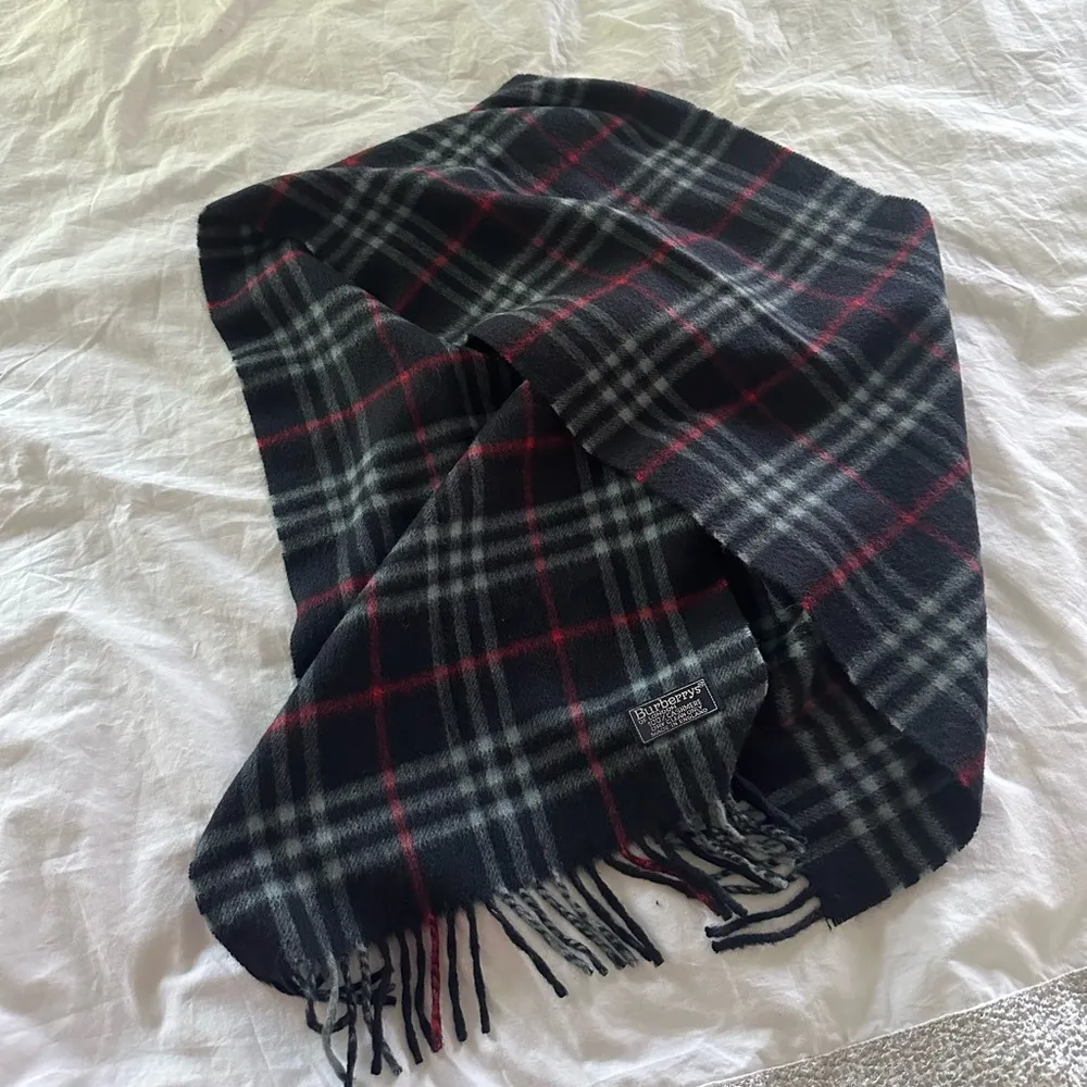 100% cashmere Burberry Scarf - Image 3