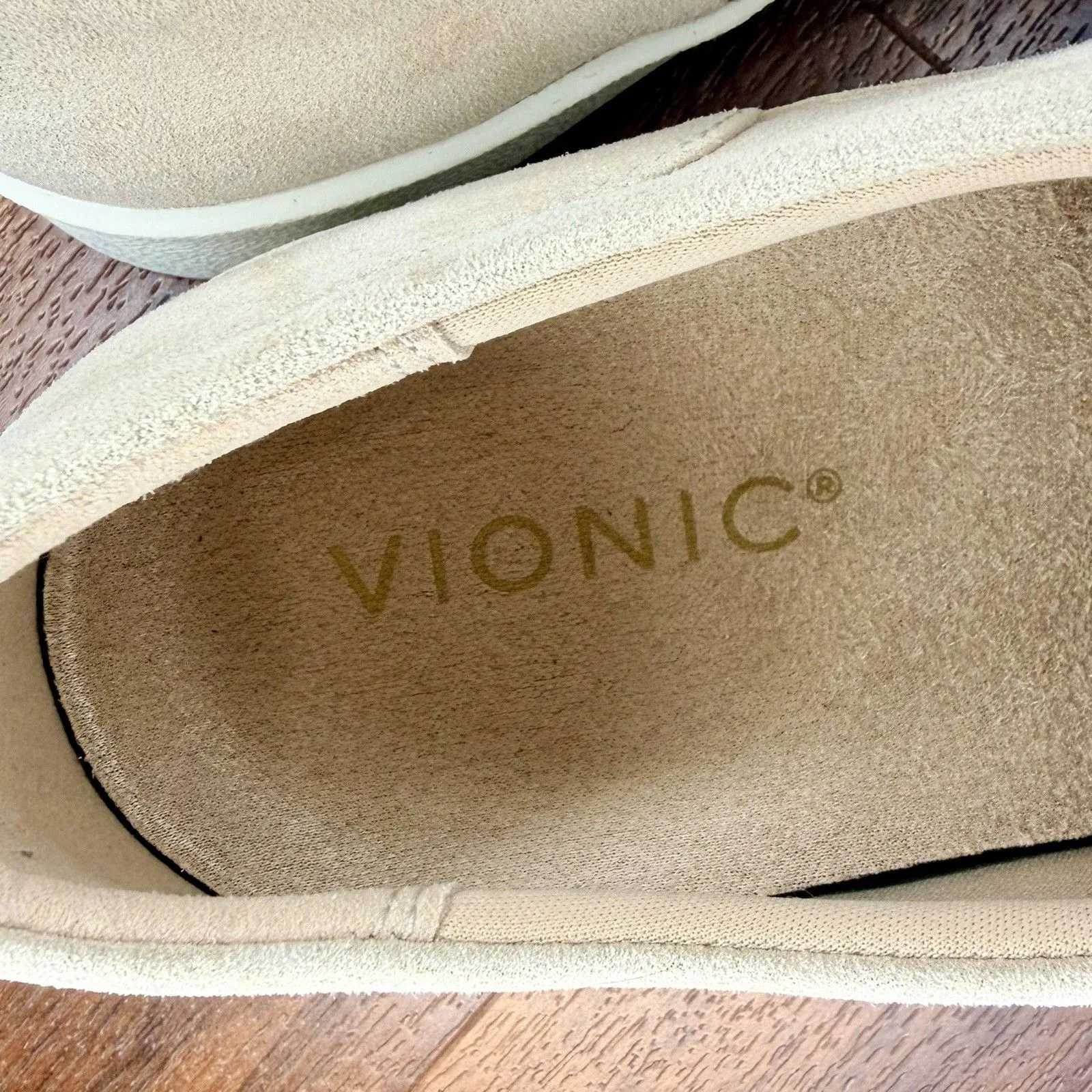 Vionic Winny Leather Sneaker Metallic Gold Size 7 NWOT!! - Image 5