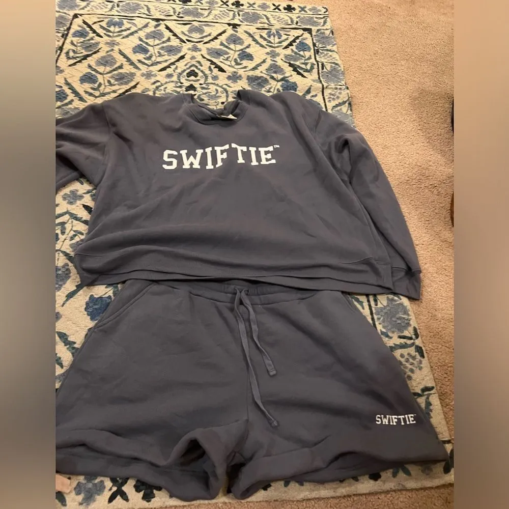 Taylor Swift  swiftie sweatshirt and shorts set 2x - Image 2