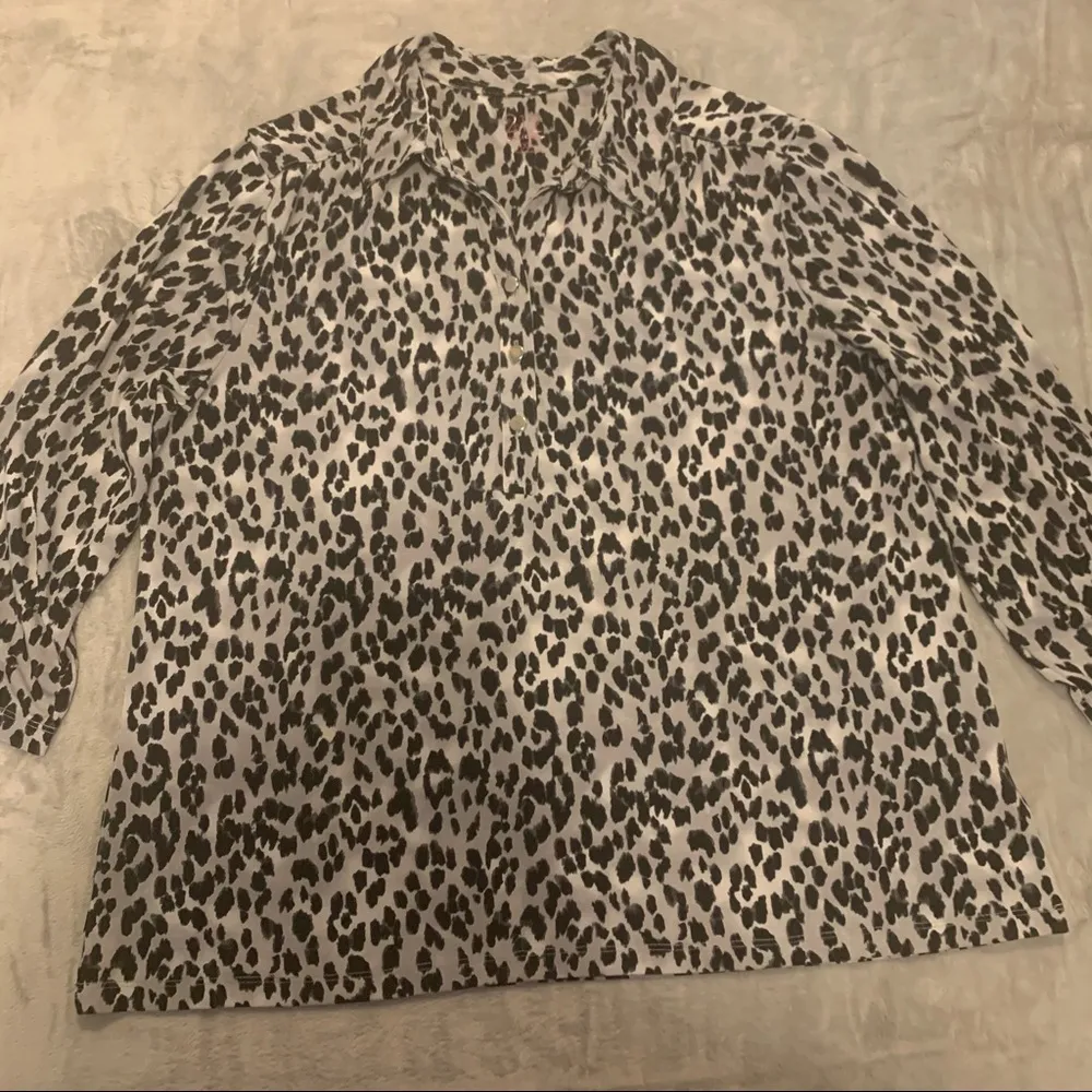 212 Collection Gray Cheetah Print Collared Pull Over 3/4 Sleeve Blouse Size XL - Image 6