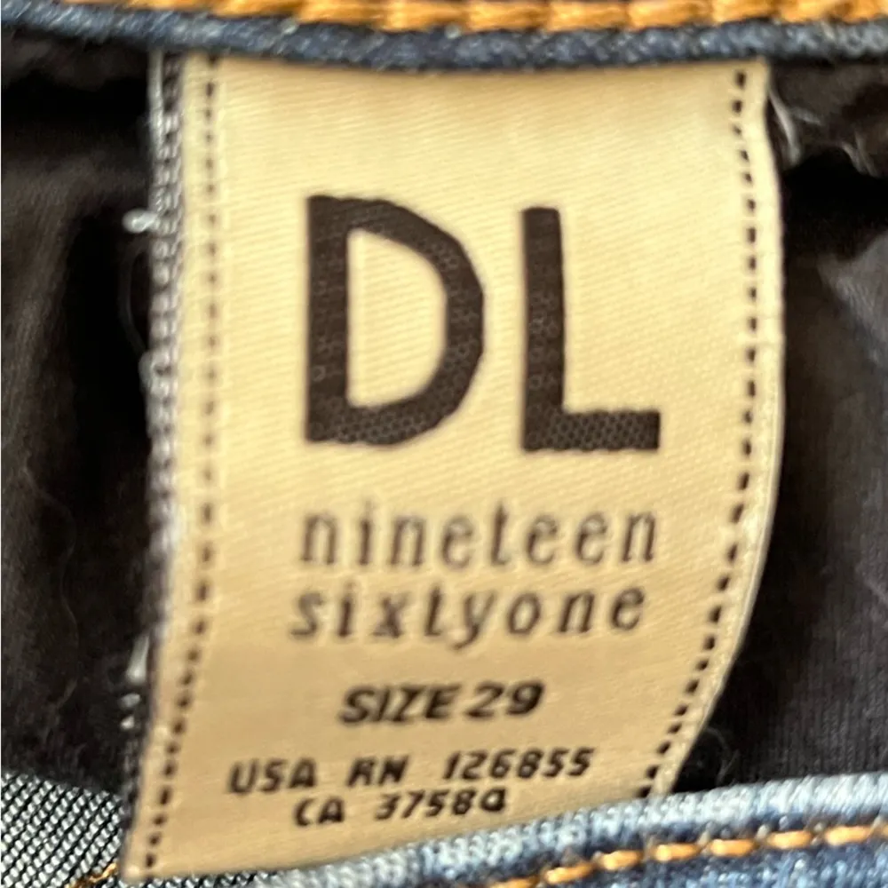 DL1961 Florence Ankle High Rise Instasculpt Skinny Jeans
Size 29 - Image 5