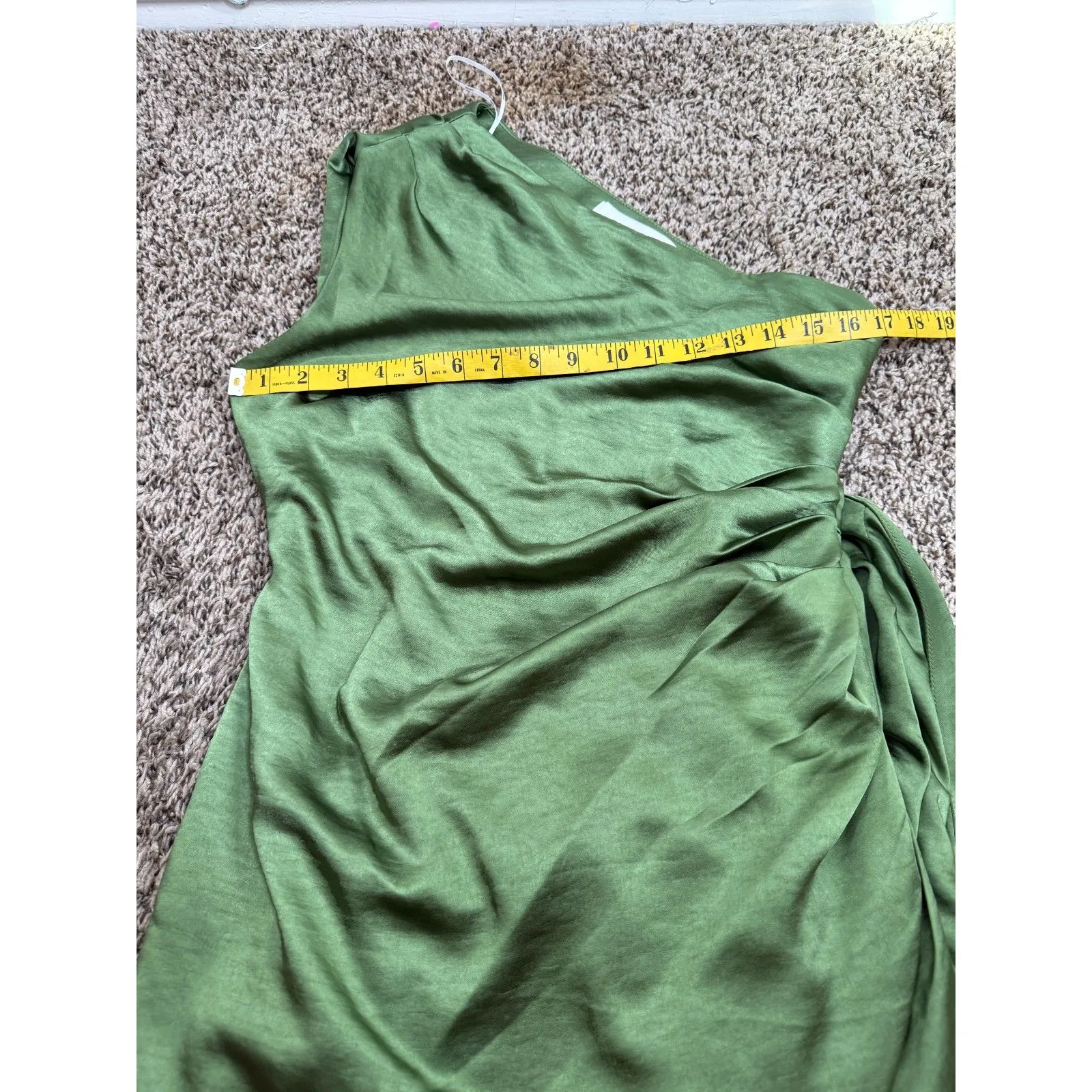 Elliatt Green Satin Cowl Neck Midi Dress Sz M One Shoulder Event Formal Wedding - Image 9