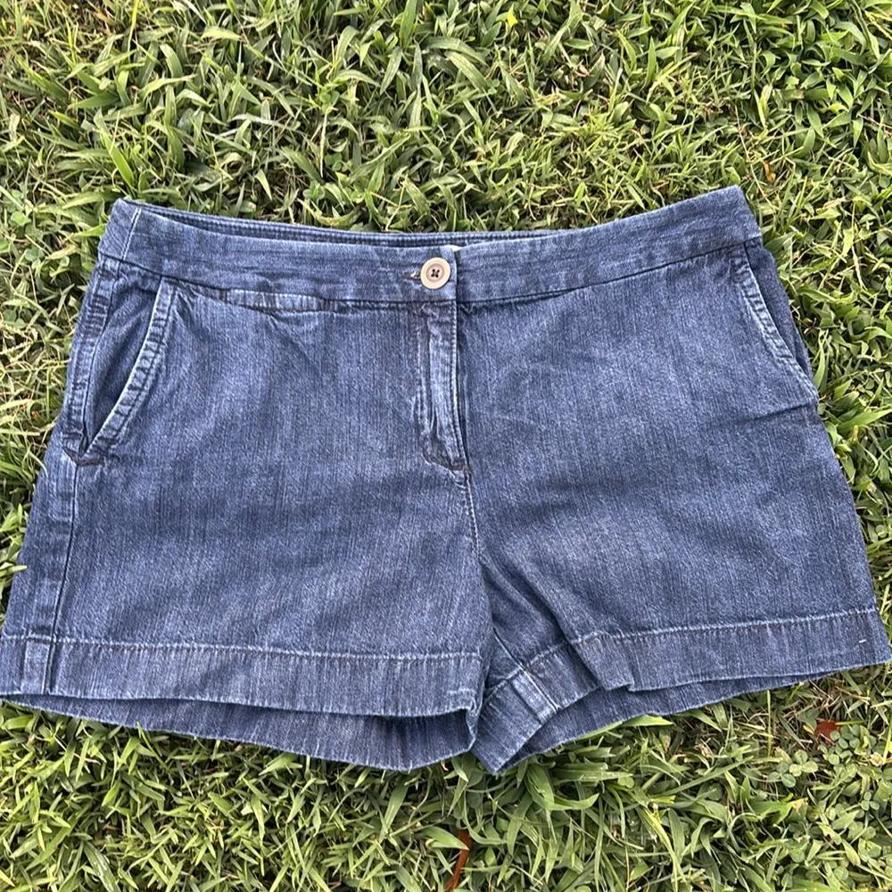 LOFT Blue Jean Shorts Classic Cuffed Design - Image 3