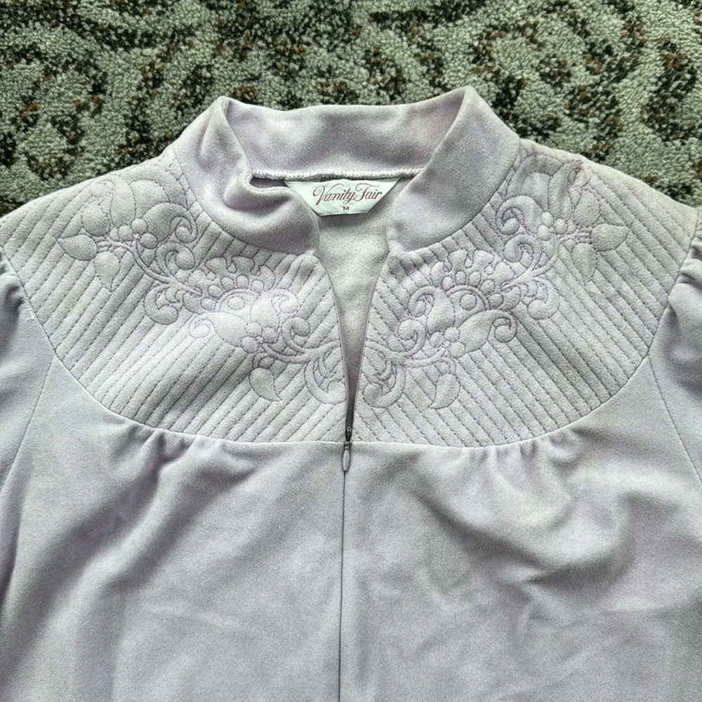 Vintage Vanity Fair Embroidered Housecoat Robe Lavender Medium - Image 2