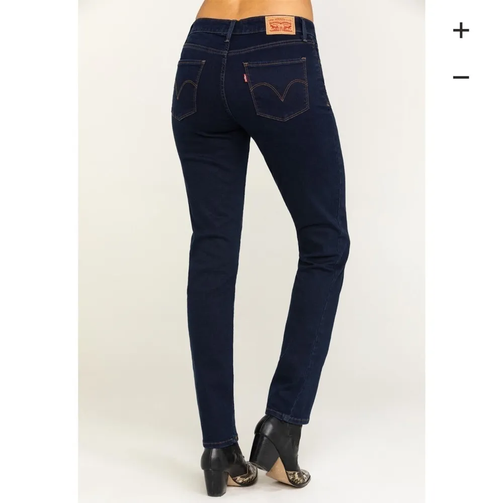 Levi’s Women's Classic Mid Rise Skinny Light Blue Jeans Size 6M W28 L30 - Image 14