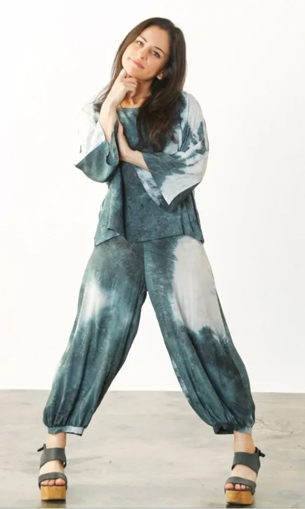 Bryn Walker LagenLook Lantern Balloon Pants Silky Black Grey Tie Dye Medium - Image 1