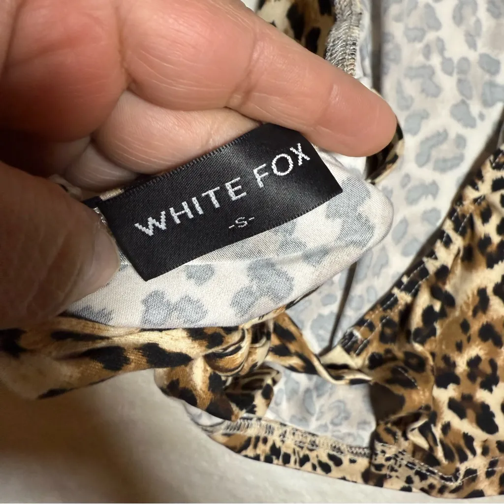 White Fox Boutique Leopard Print halter tide back top SZ:S - Image 4