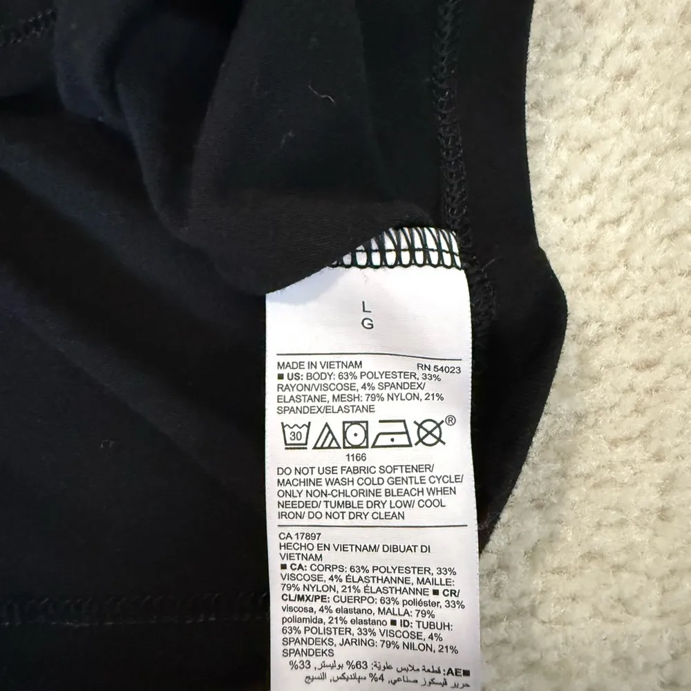 Classic Black Sleeveless Old Navy Active Tank in L - Image 6