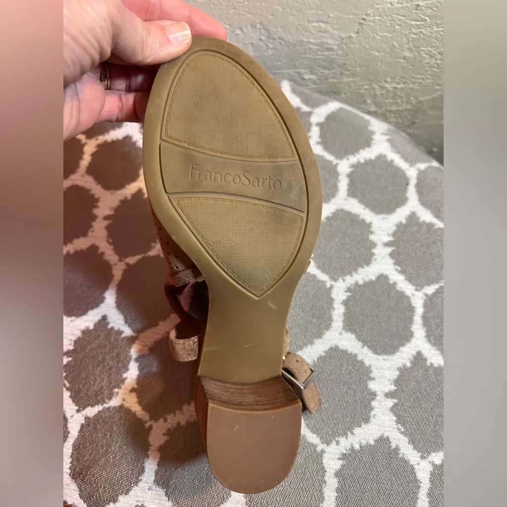 Franco Sarto Camel Taupe Perforated Heels 6.5
Business casual block heel fall - Image 5