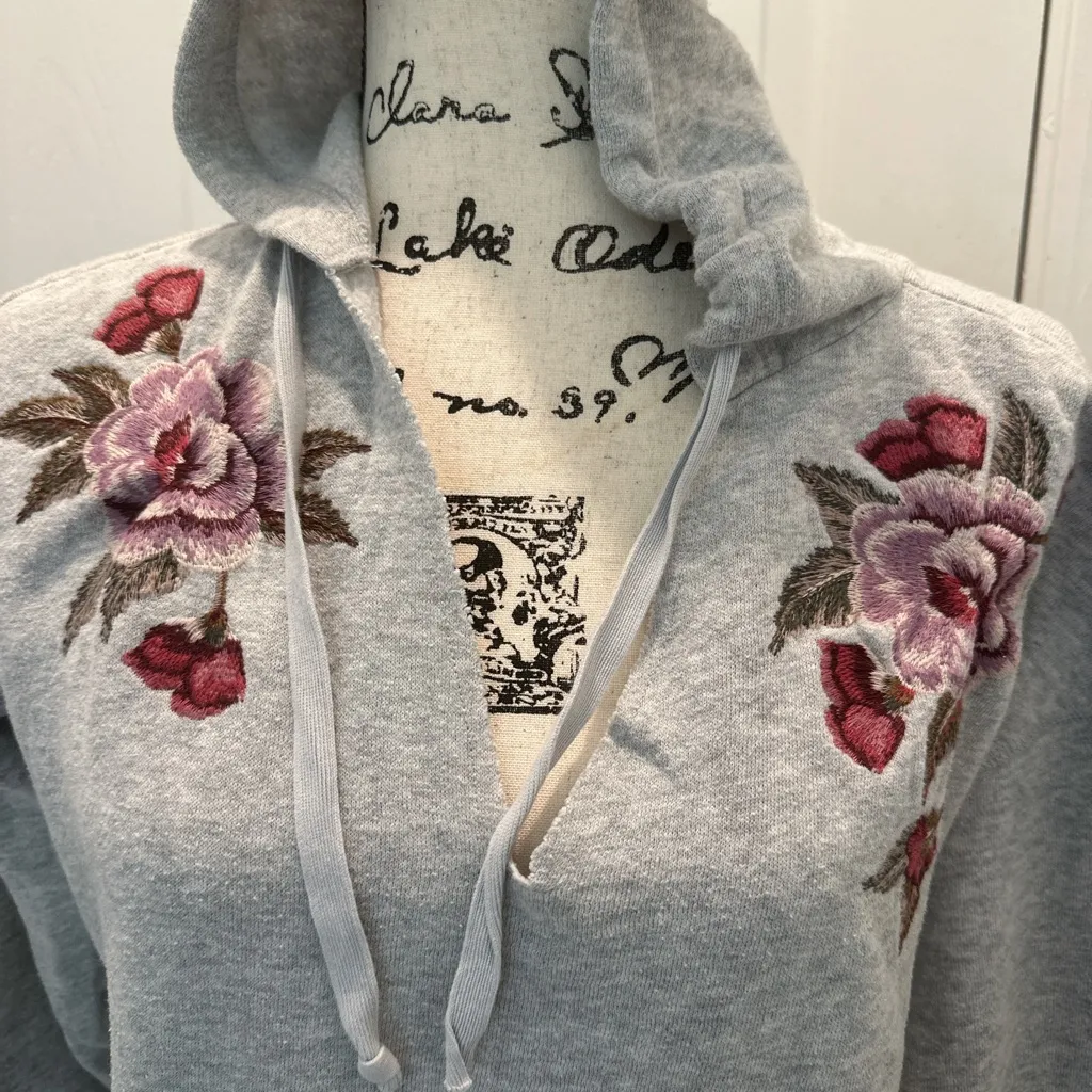 American Eagle Outfitters Gray V-Neck hoodie with Floral Embroidery - Image 2