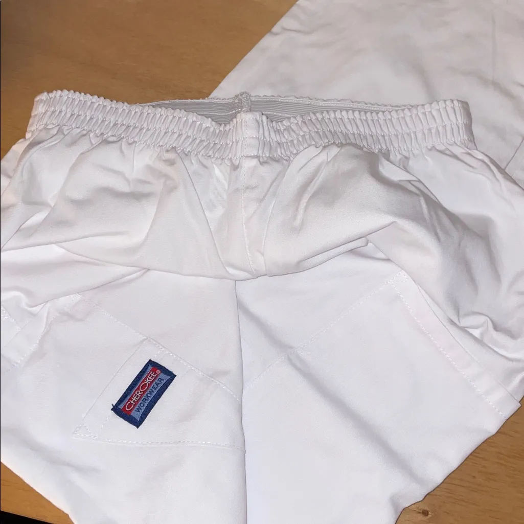 New Women’s Cherokee White Scrub Pants with Cargo Pockets Elastic Waist size Xs - Image 5