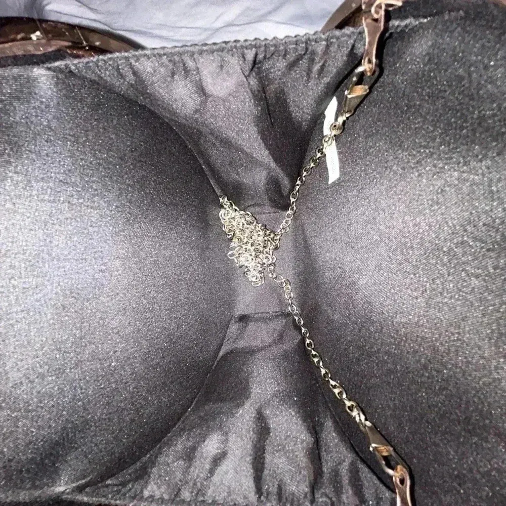 UNBRANDED FUN ROUND BLACK PATENT VEGAN LEATHER LOOK PURSE SILVER CHAIN - Image 5