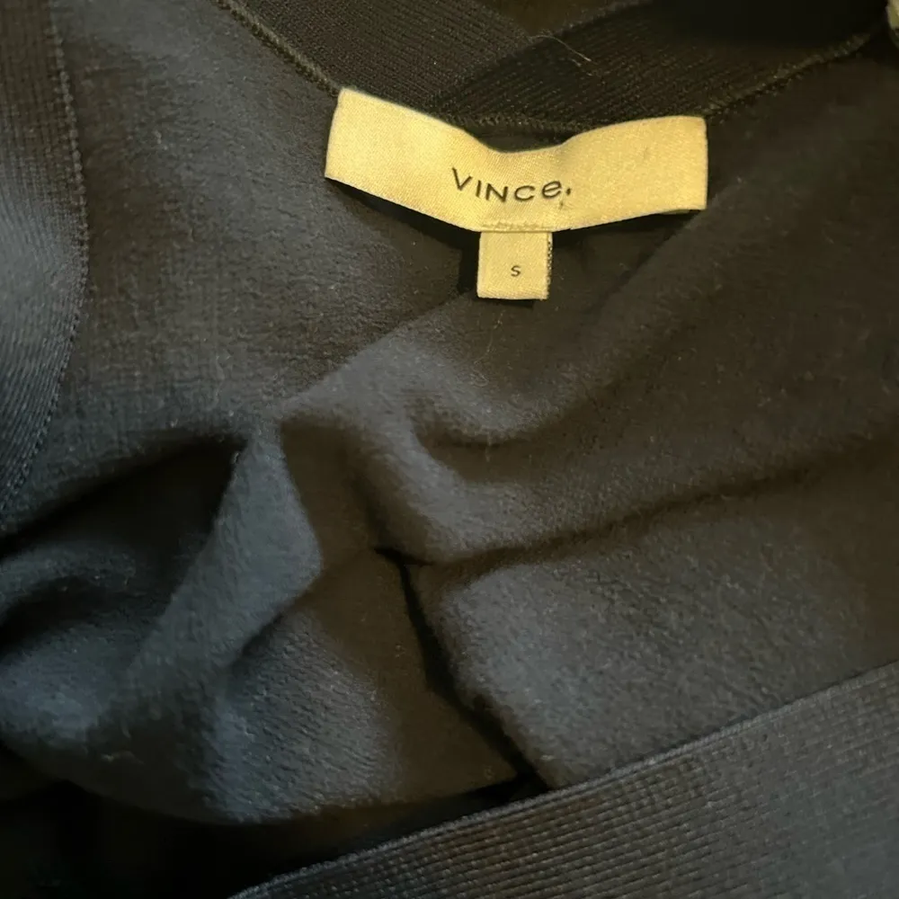 VINCE Three-Quarter Sleeve V-neck Top - Image 6