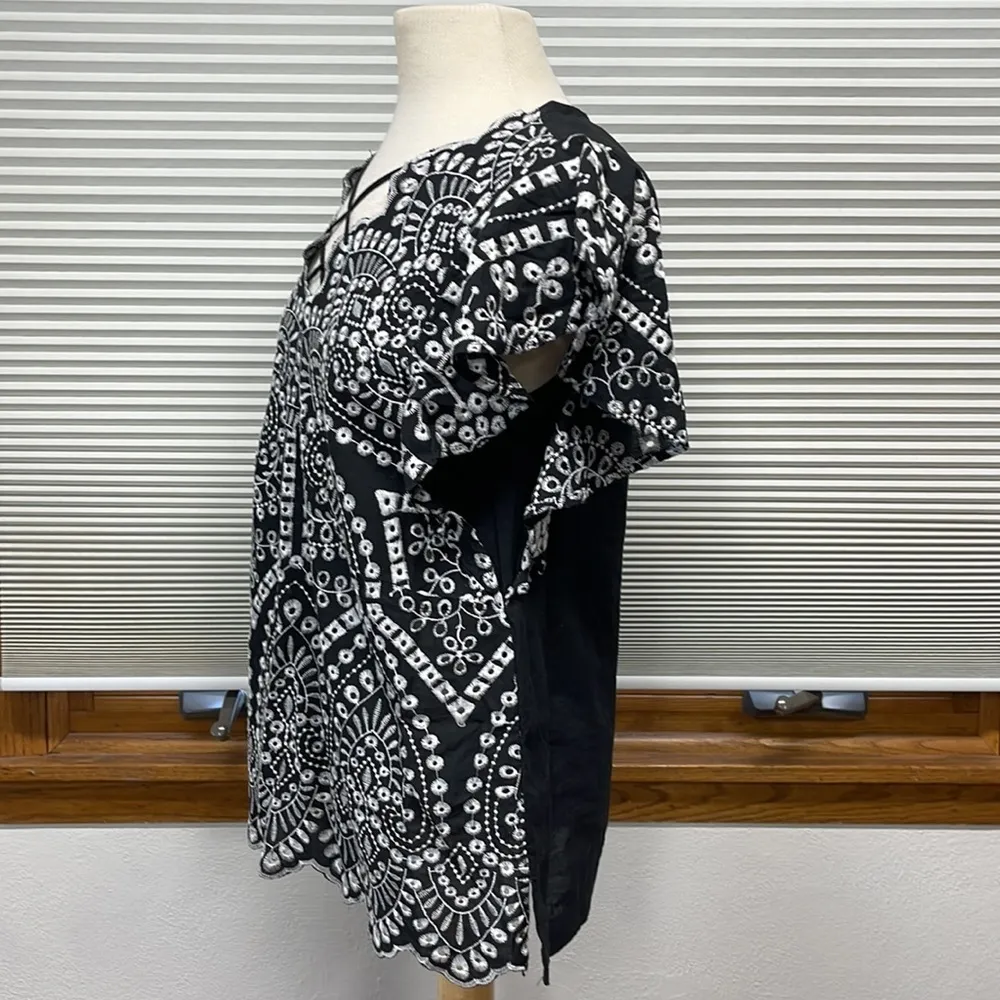 Laundry by Shelli Segal Black White Embroidered Eyelet Flutter Sleeve Top - Image 6