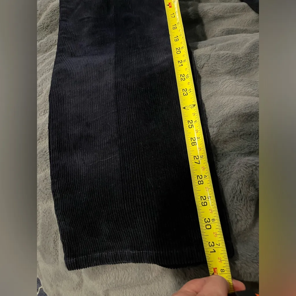 Jones New York Sport 2%Spandex
Navy Blue Corduroy Pants
Size 8 - Image 11