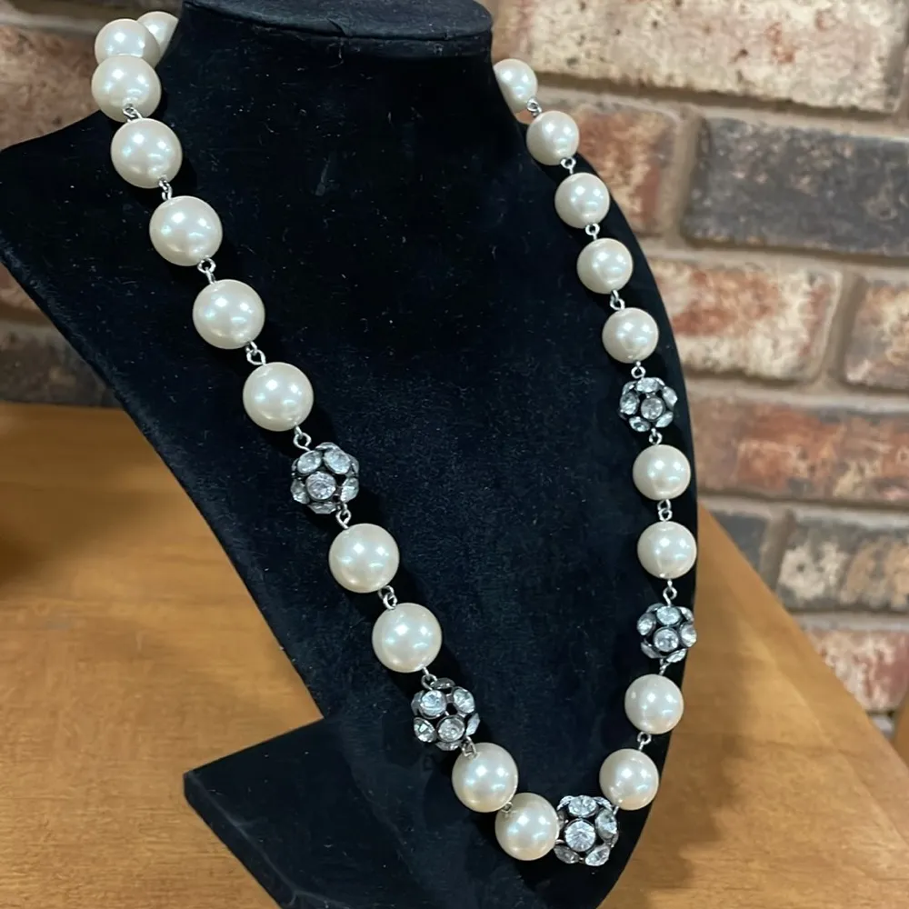 Roman Faux Pearl and rhinestone vintage necklace White - Image 4