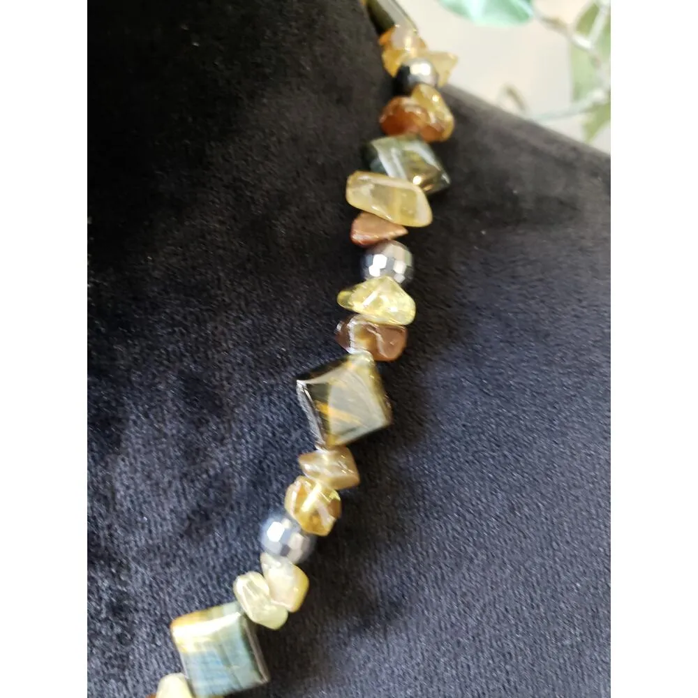 Boho Gemstone Chip Necklace Polished Teardrop Pendant Earth Tones Hook Clasp - Image 3