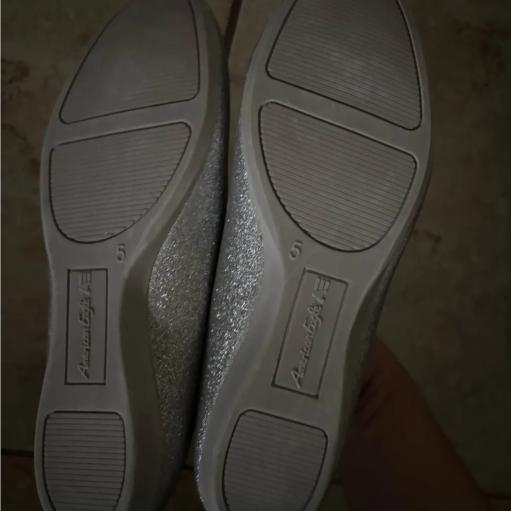 American Eagle by Payless Sparkling Silver Flats Size 5 - Image 3