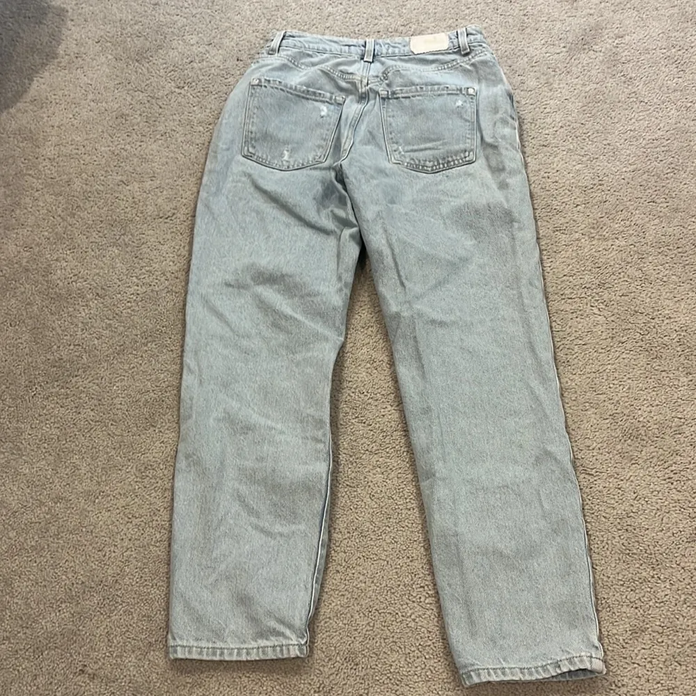 ZARA light wash size 4 ripped mom jeans - Image 2