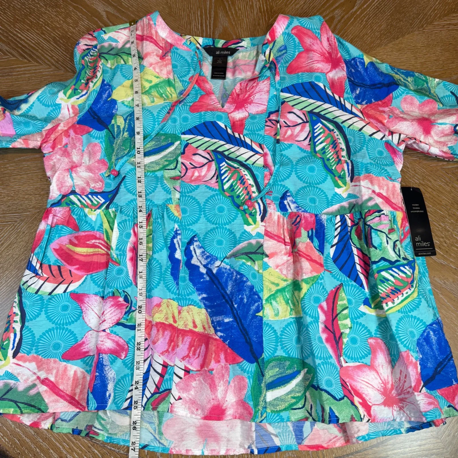 Ali Miles NWT Print Flounce Sleeve Top Floral Tropical Size Large Blue Pink - Image 9