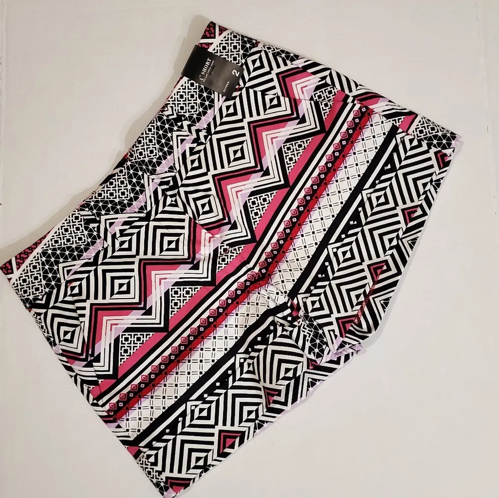 NWT! New York & Company Black Multicolor Aztec Print Sateen 4" Shorts 2 Pink - Image 8