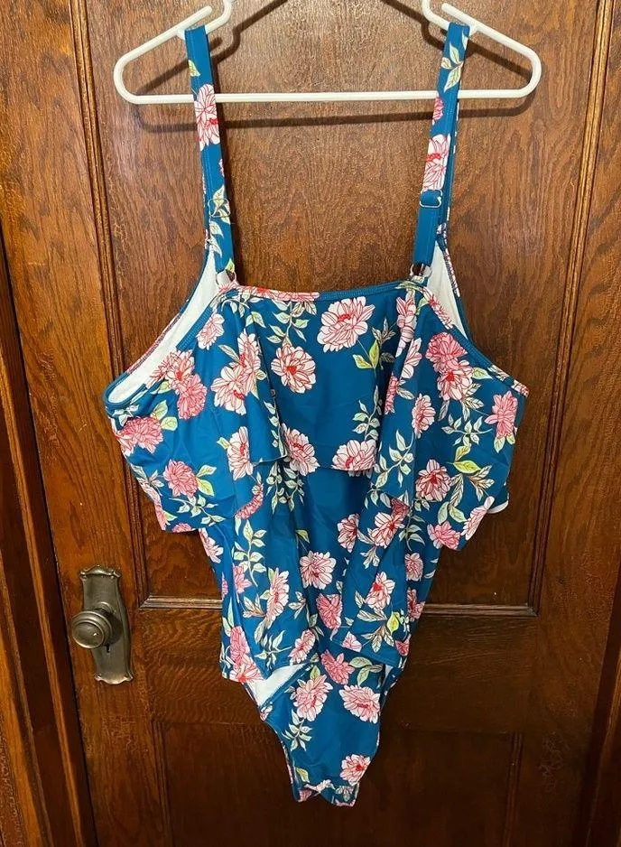 Bloomchic floral swimsuit size 26 - Image 3