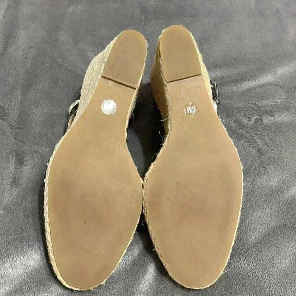 ❤️‍🔥 Michael Kors Navy Potadot Wedges - Image 5