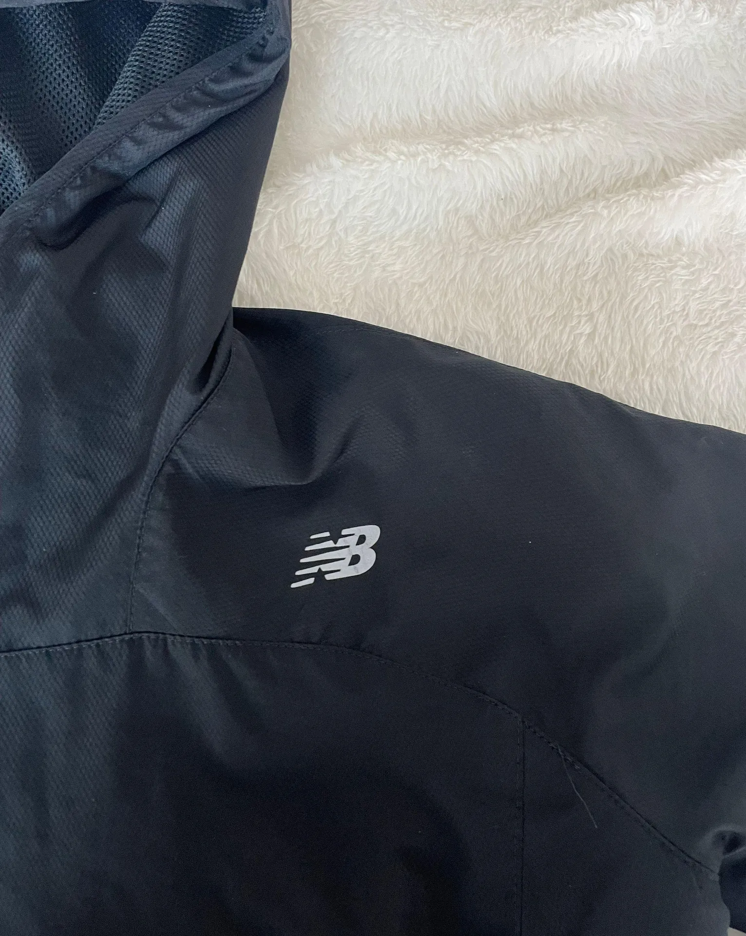 New Balance Lightweight Jacket - Image 3