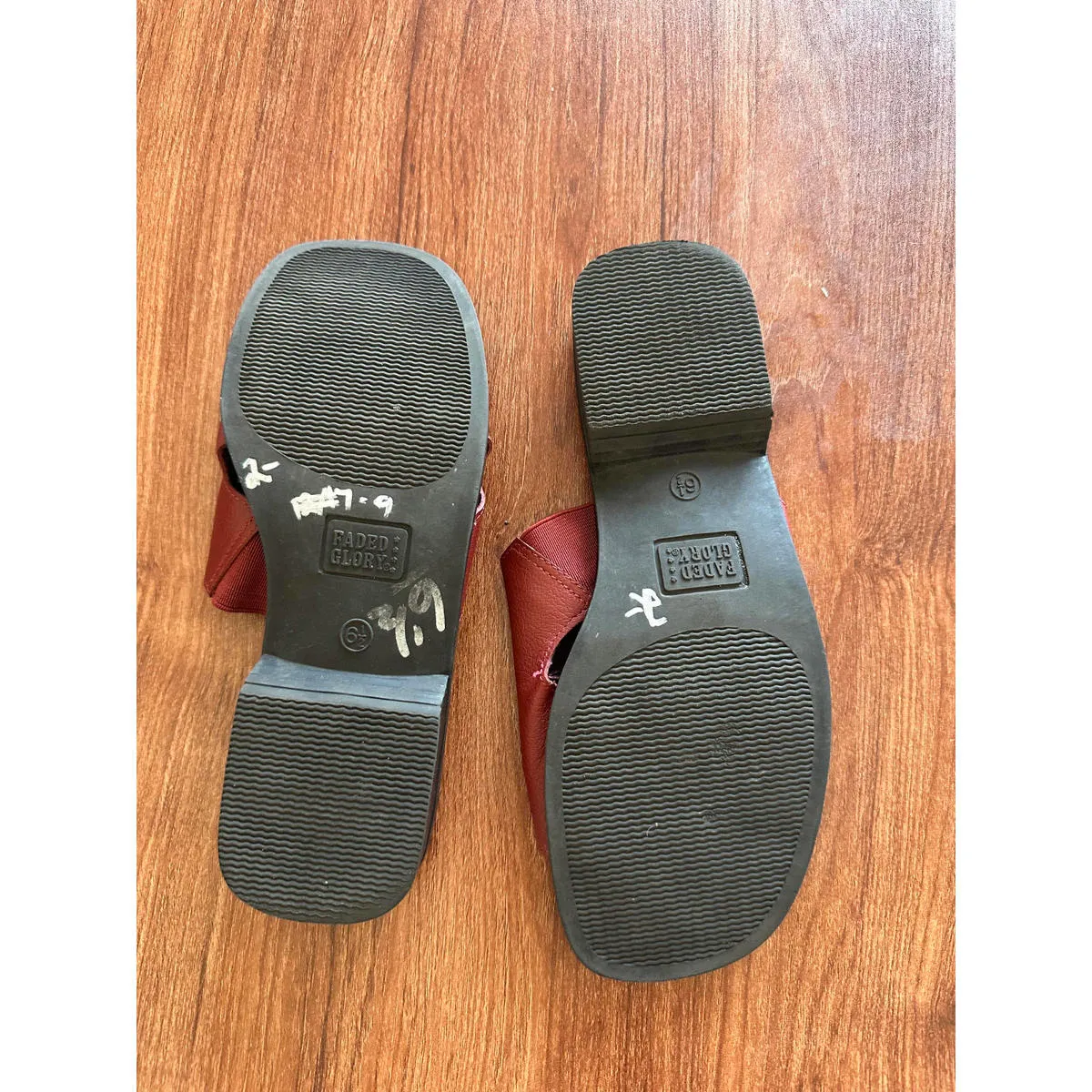 Maroon Faded Glory Leather Mules 6.5 - Image 4