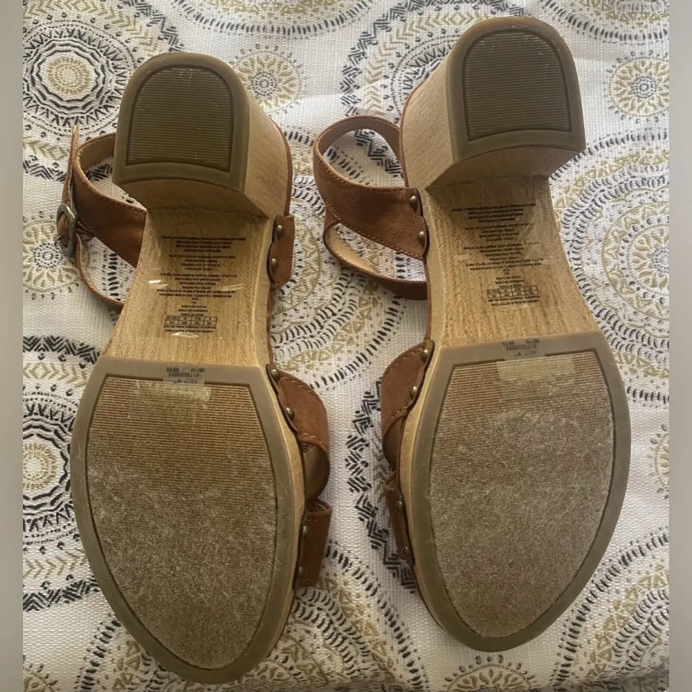 American Eagle Outfitters strappy brown sandal with block heel Size 8 NWOB - Image 9