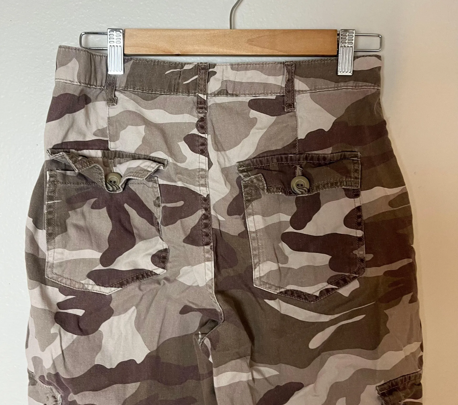 cropped camo cargo pants brown - Image 7