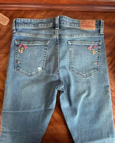 Mid Rise Ava Skinny Jeans With Floral Embroidery Details - Image 8