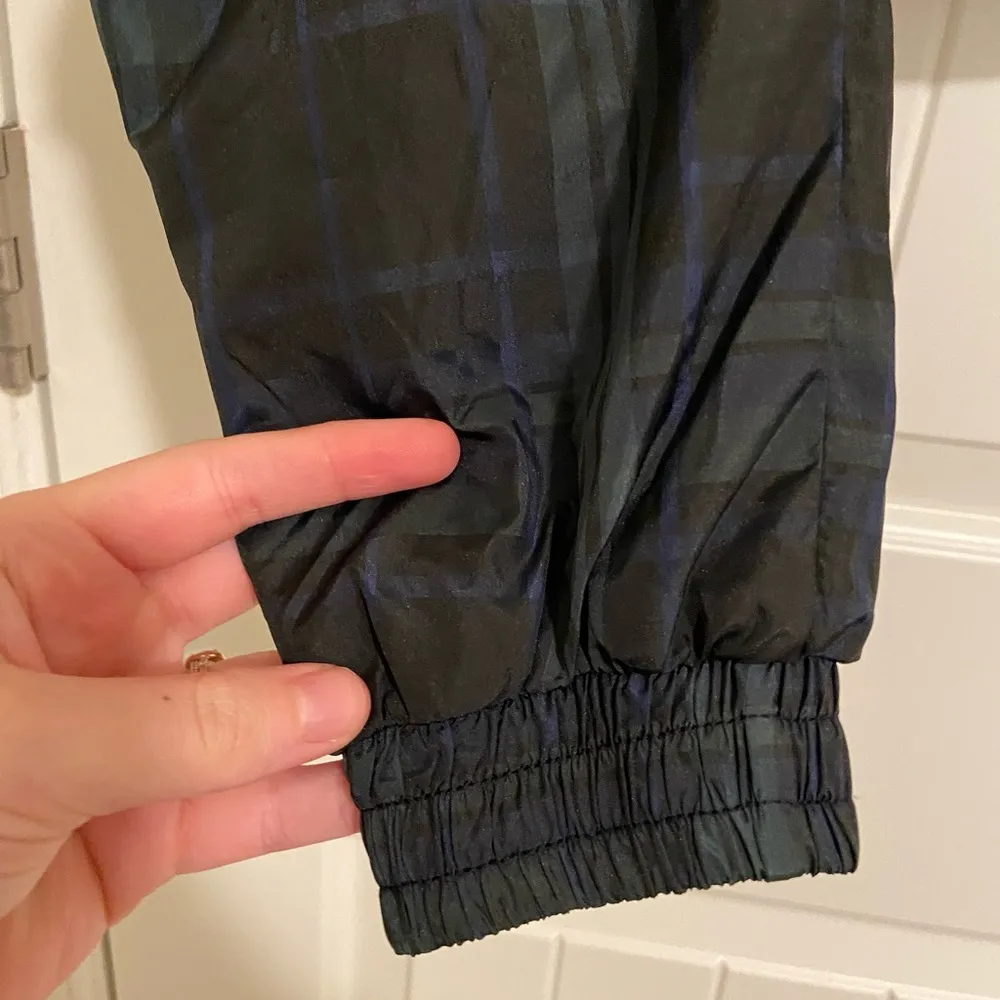 NEW Wild Fable women’s black green plaid zip windbreaker bomber‎ jacket XS - Image 3