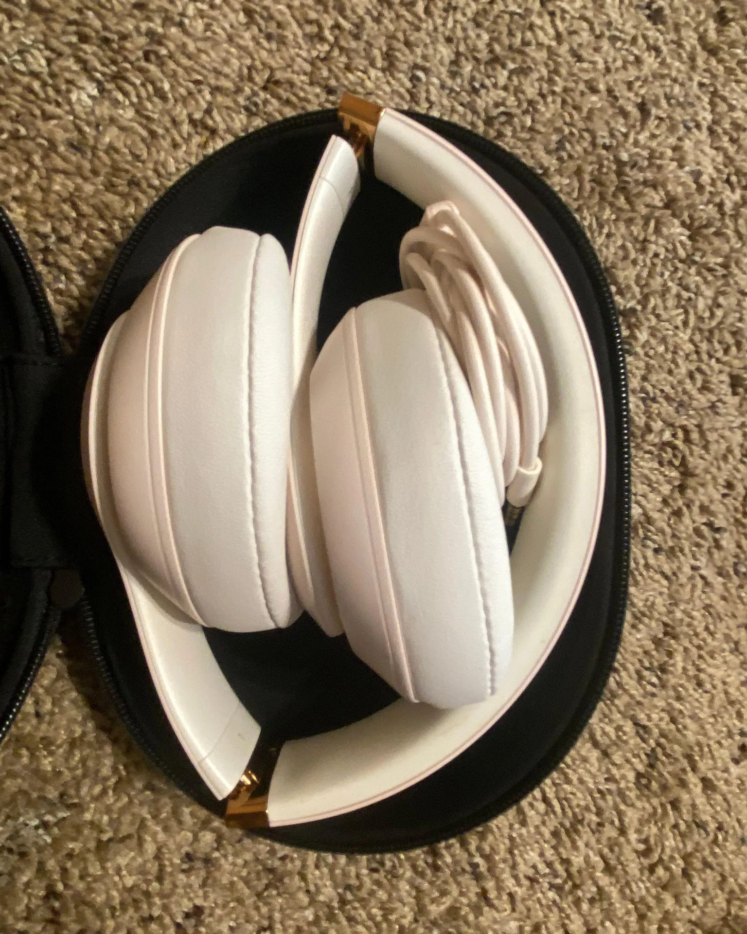 Beats Rose Gold Wireless Headphones - Image 5