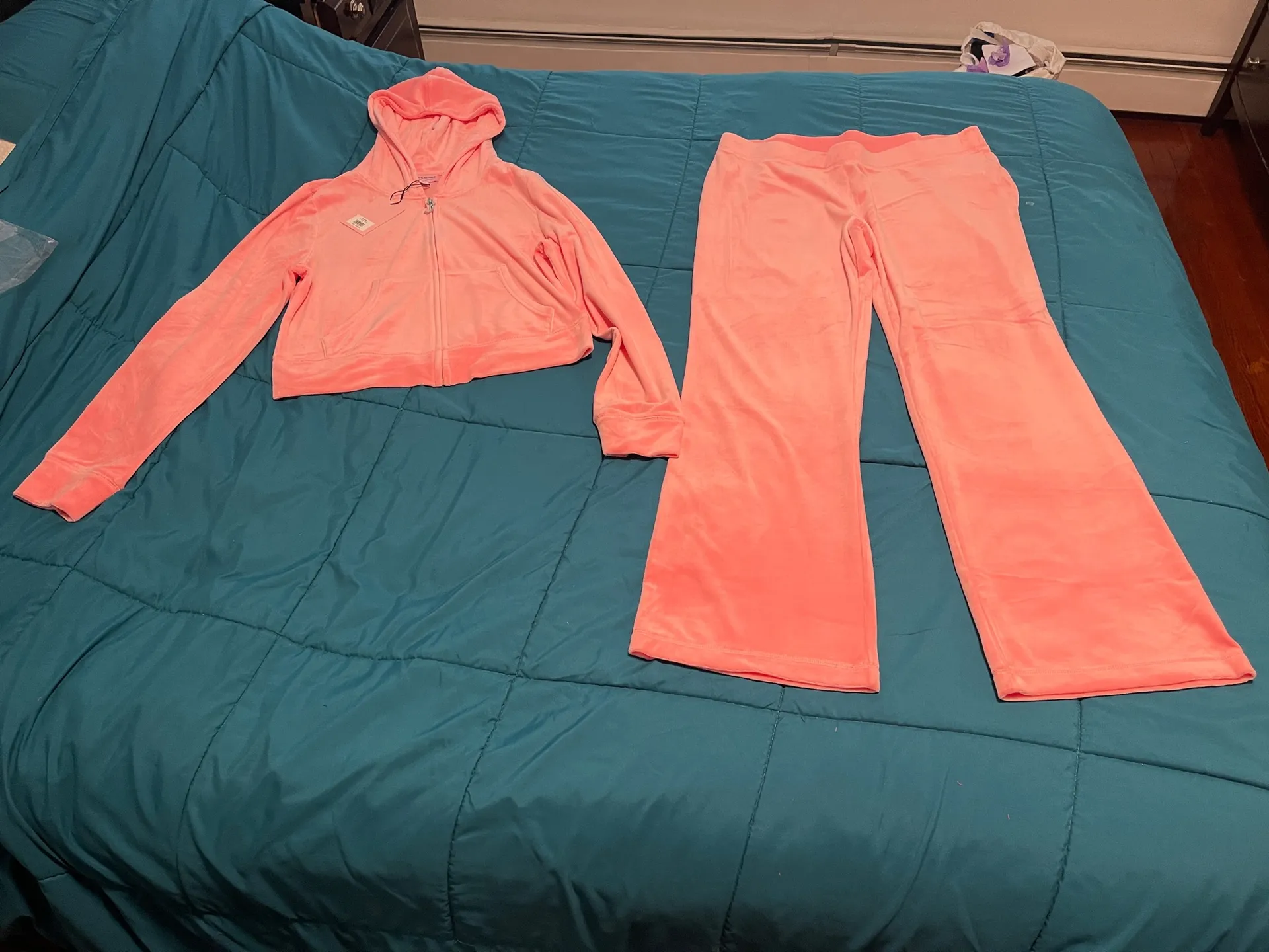 NWT juicy couture classic velour track suit XL - Image 3