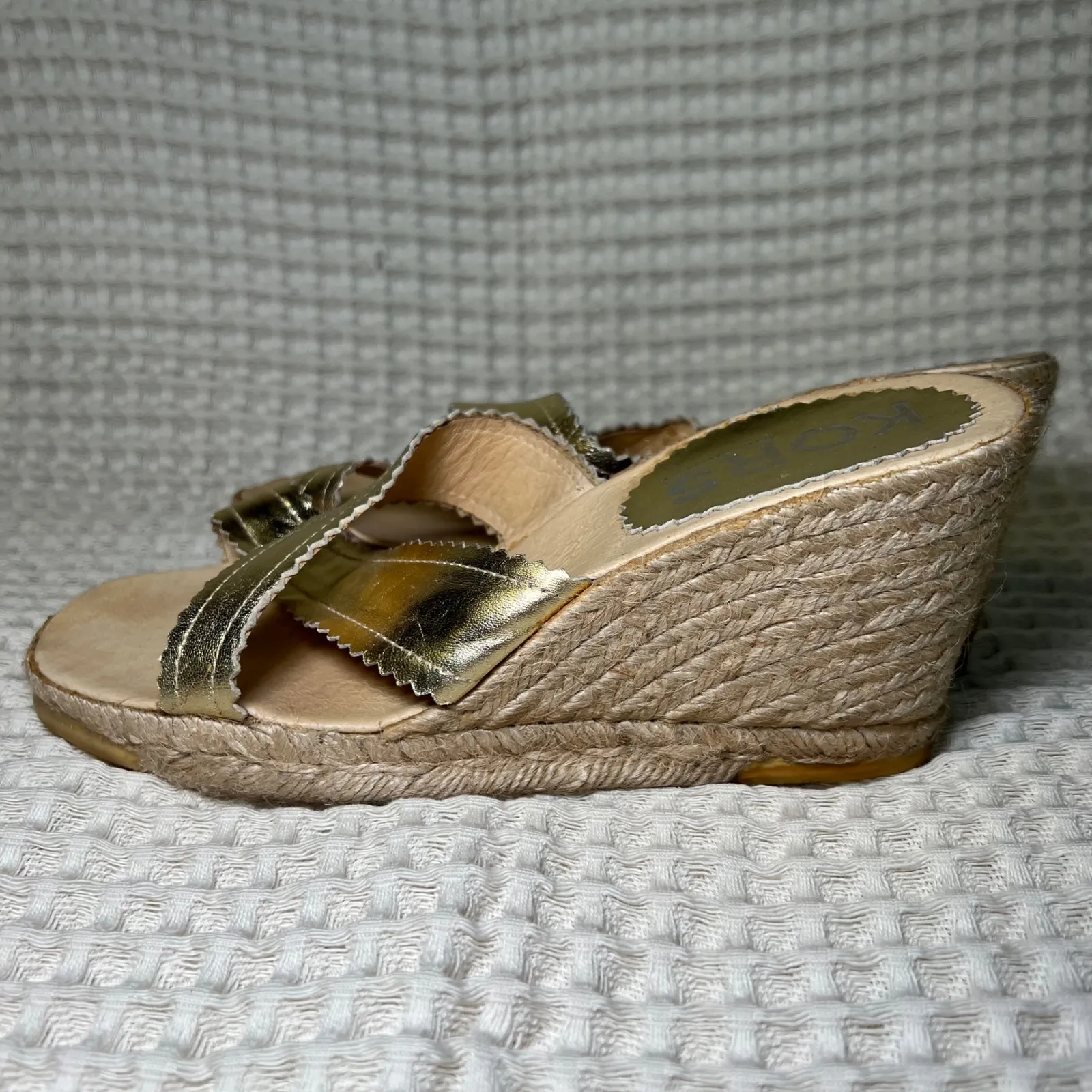 Kors Gold Metallic Scalloped Wedge Espadrille Sandals Women's Size 7 - Image 3
