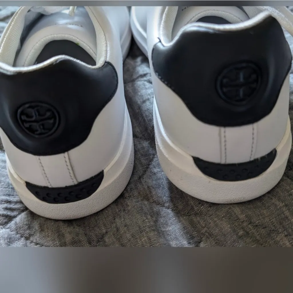 Tori Burch Howell Court with Navy Emblem NEW - Image 4