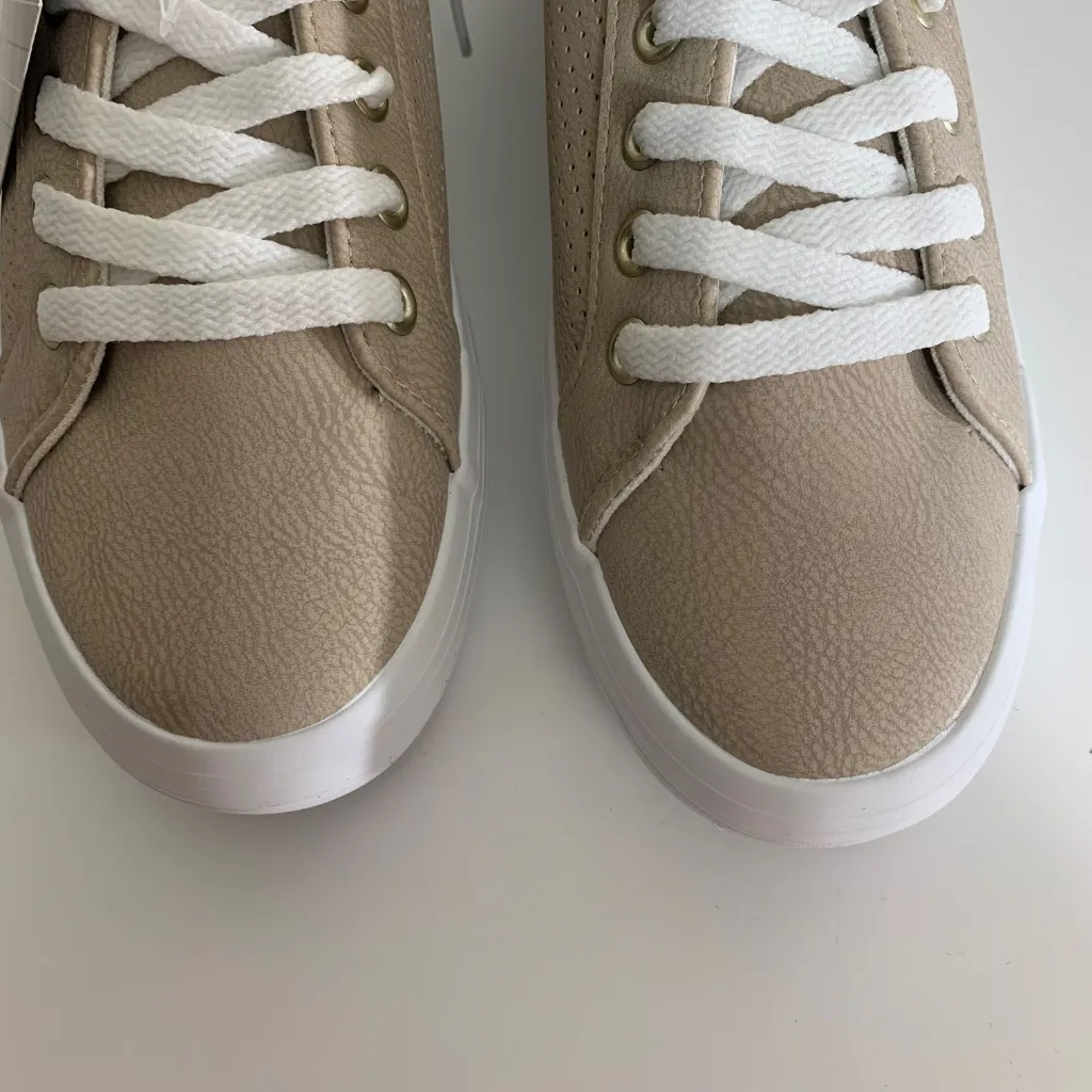 Women’s Platform Sneakers Size 7 Beige Faux Leather Lace Up Comfort In Every Ste - Image 3