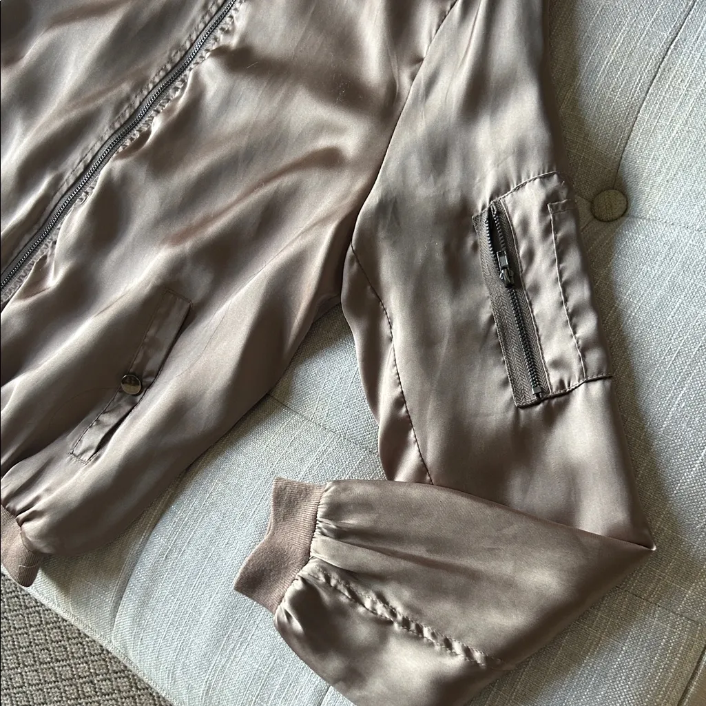 She + Sky Mauve Satin Bomber Jacket Size Medium - Image 7