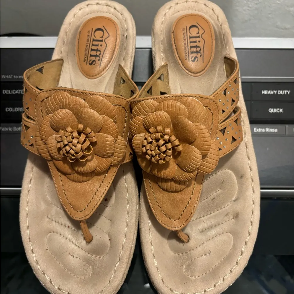 Cliffs By White Mountain Cynthia Sandal 10 Tan - Image 2