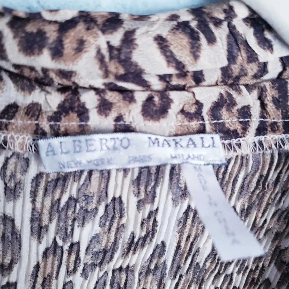 Alberto Makali Plisse Leopard Print Buttondown Lace Embroidered Blouse - Image 8