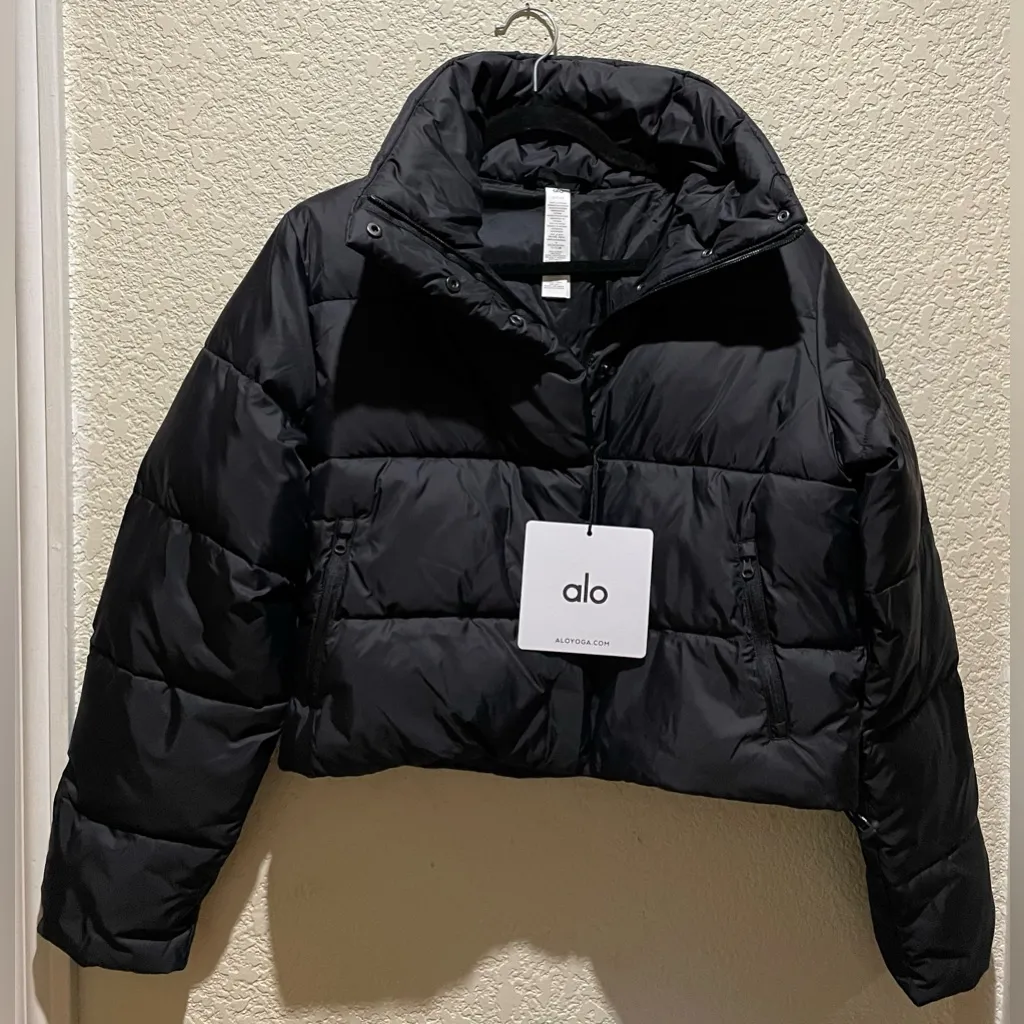 ALO Yoga NWT Gold Rush Puffer Jacket Full Zip, zipper pocket, very warm Black S - Image 5