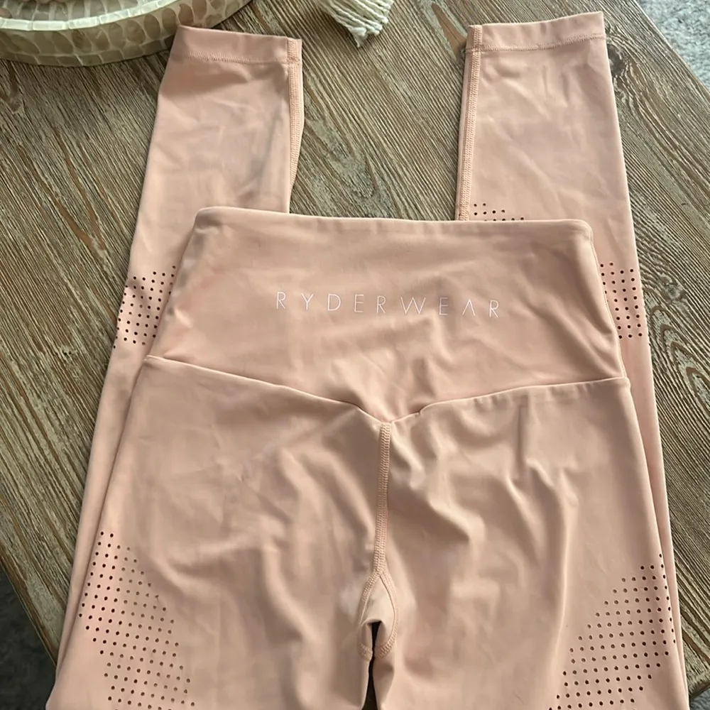 Ryderwear Peach Leggings - Image 3