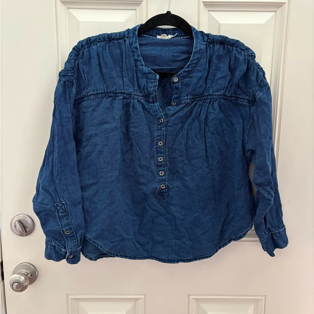 Pilcro Cropped Henley Denim Blouse Size Small - Image 2