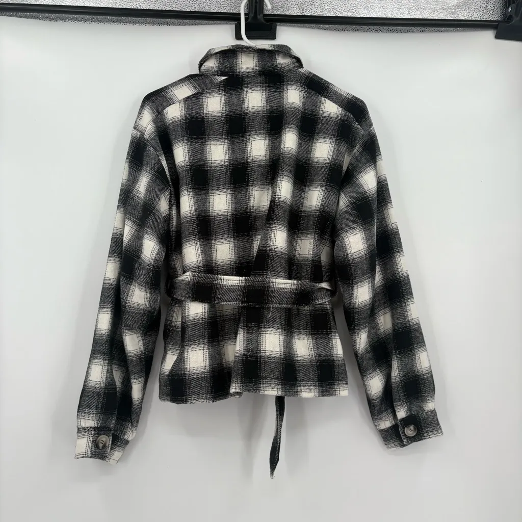 Lulus  black plaid button down jacket‎ nwt small - Image 2
