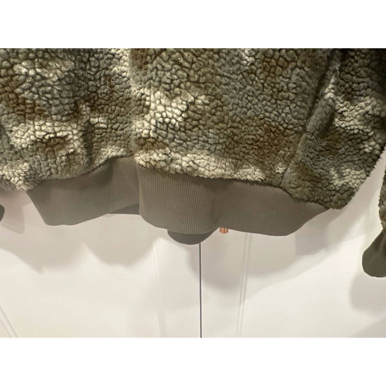 Express One Eleven Olive Green Camo Camouflage Sherpa Pullover Sweatshirt Medium - Image 4