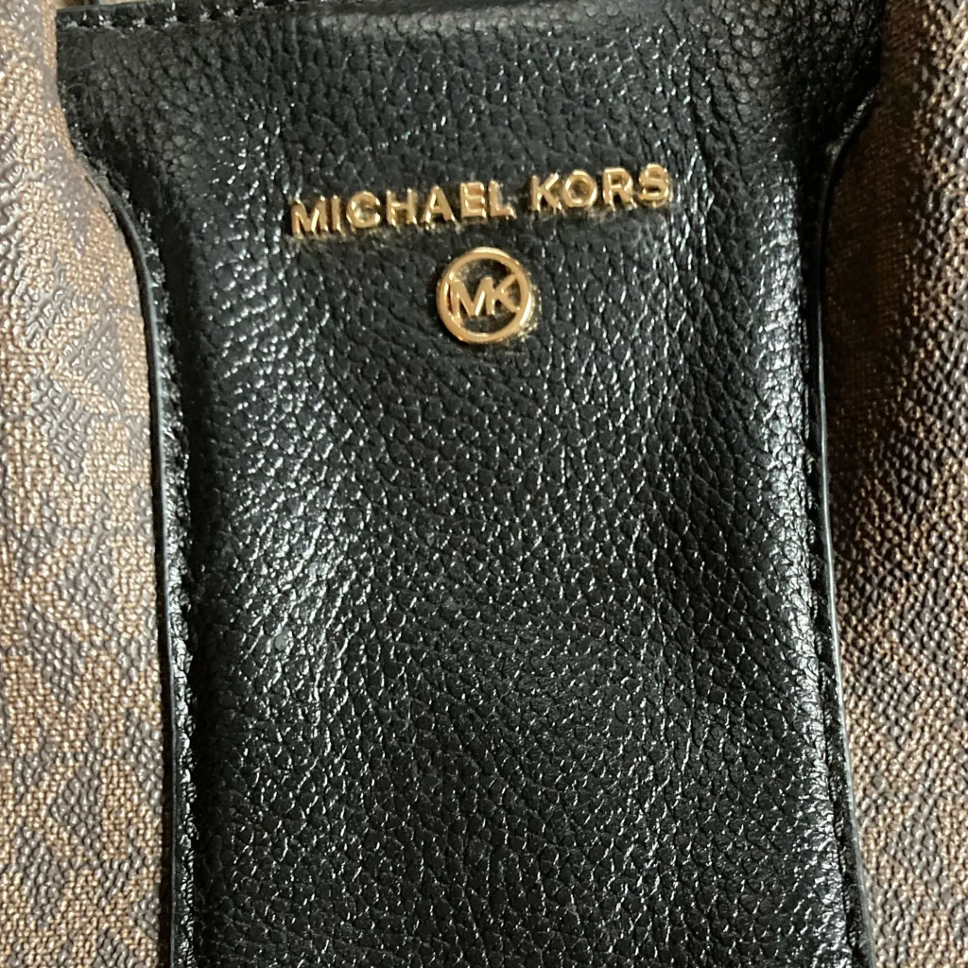 Michael Kors Austin Tote sz Sm in Black  and Brown Pebbled Leather Crossbody Bag - Image 4