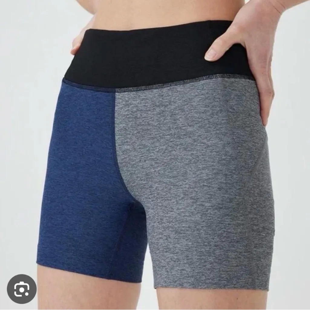 Outdoor Voices 5” Warm Up Shorts Black Navy Graphite- Size Small - Image 3